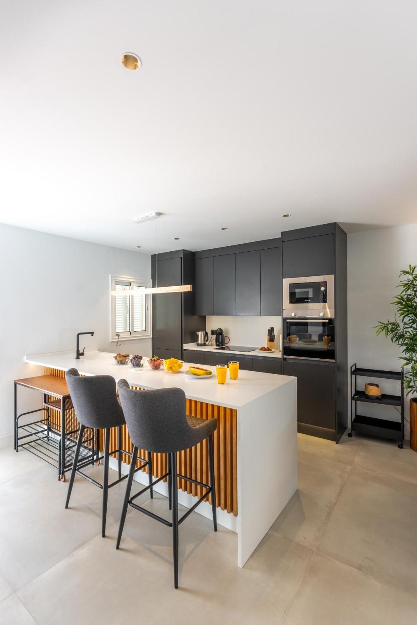 Designer Loft With Pool, With Gigantic Terrace And Private Parking & In The City Centre *